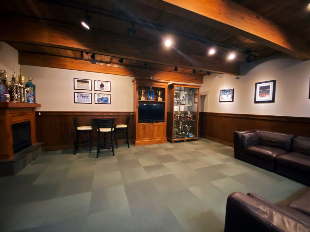 winnetka ice arena lounge area