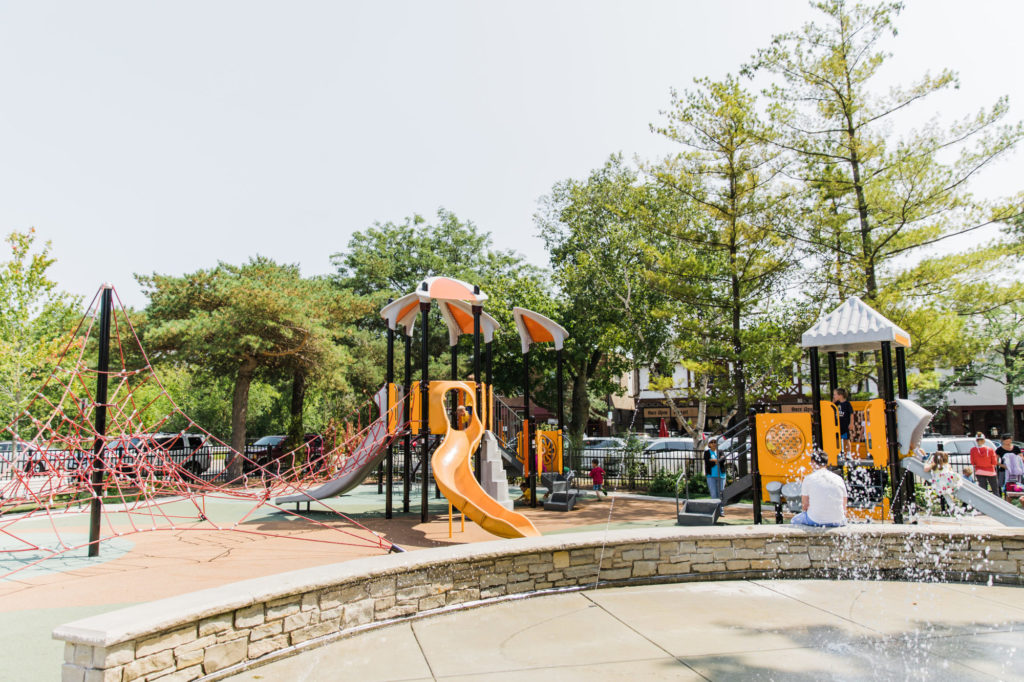 Hubbard Woods Park playground + splash pad