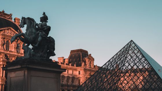 outside of the louvre