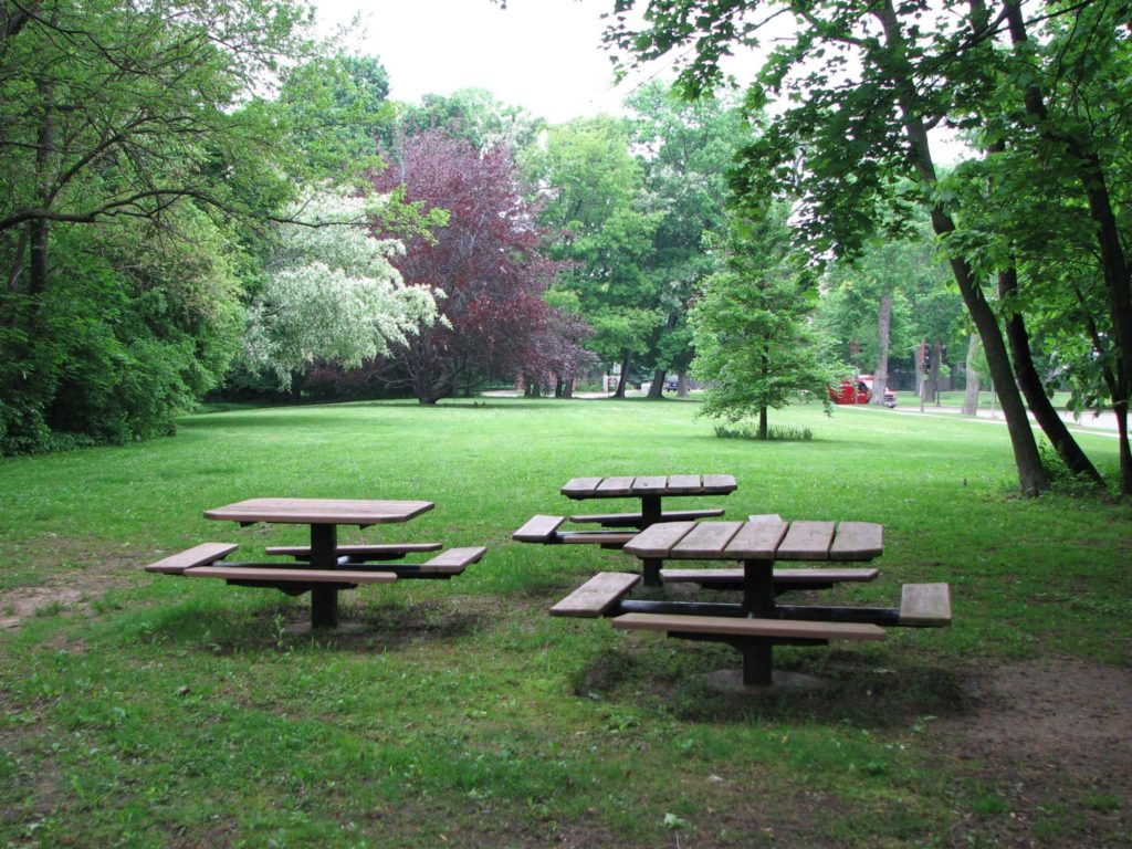 Sheridan Park picnic tables